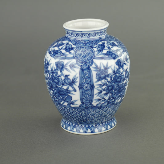 Orientalische blaue Blumenvase „Dragon Peak“ von der Sanyo Porcelain Company