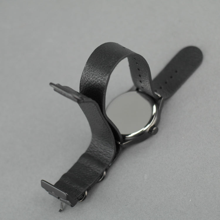 Reloj de pulsera Barbour Bywell negro con esfera negra y correa de piel Nato. 