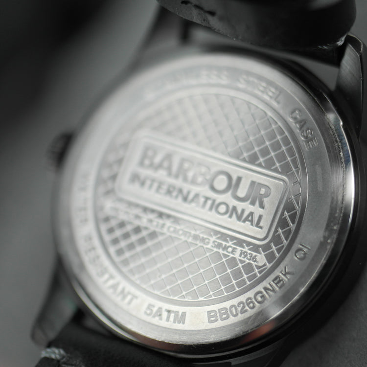 Reloj de pulsera Barbour Jarrow negro con esfera negra y correa de cuero. 