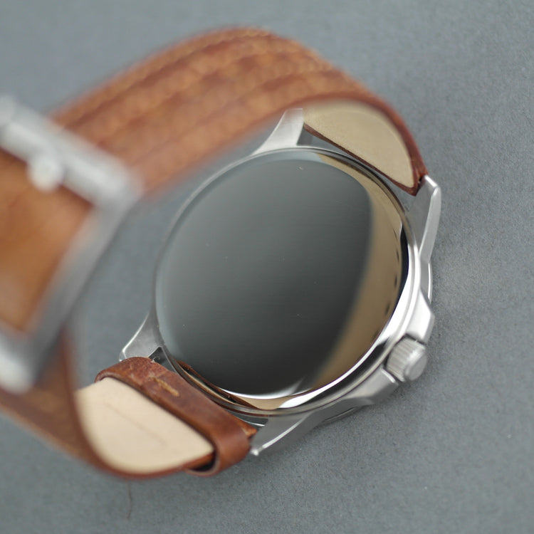 Silberfarbene Barbour-Armbanduhr mit braunem Lederarmband 