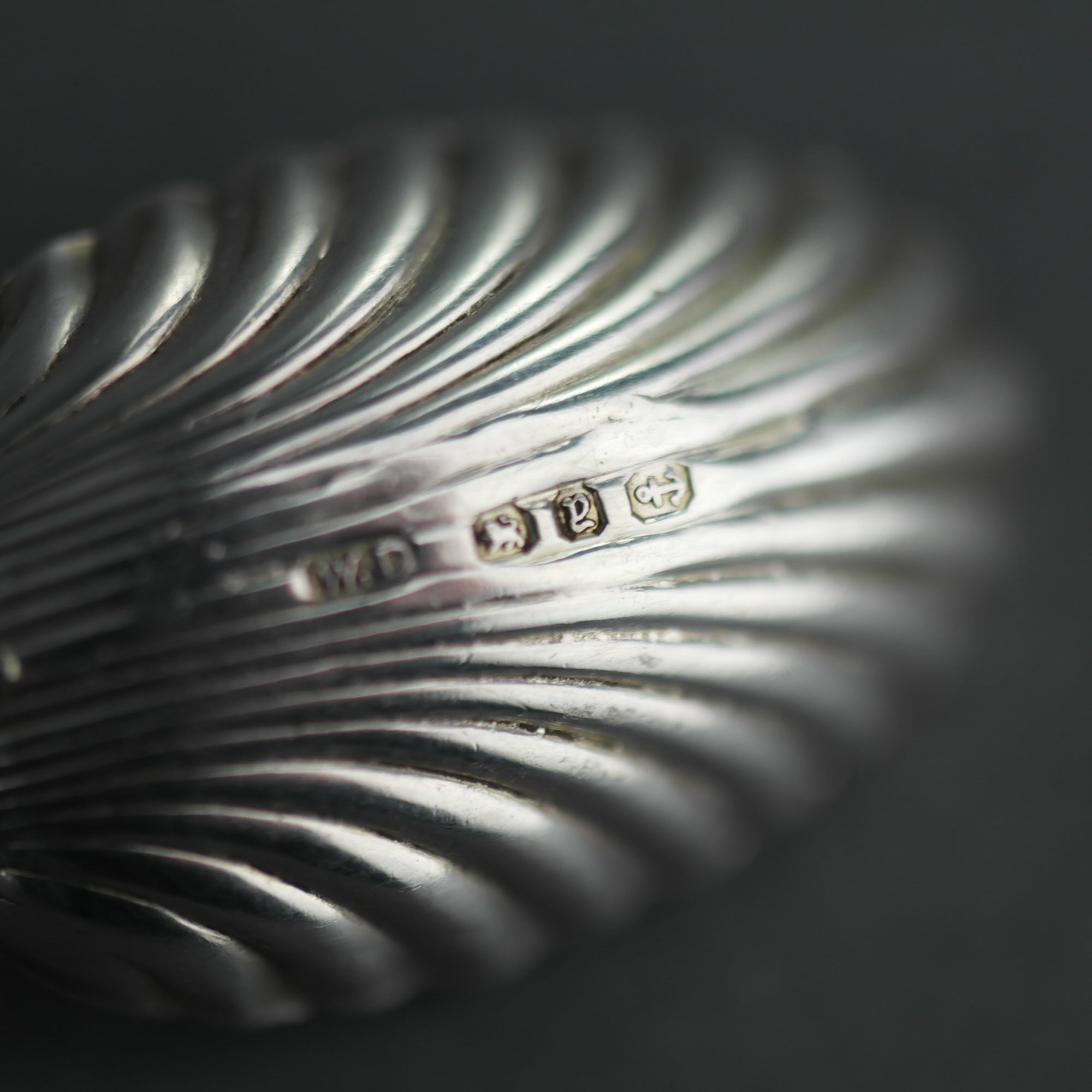 Cuchara antigua de plata de ley de 1898 William Devonport Apóstol y cuenco de concha