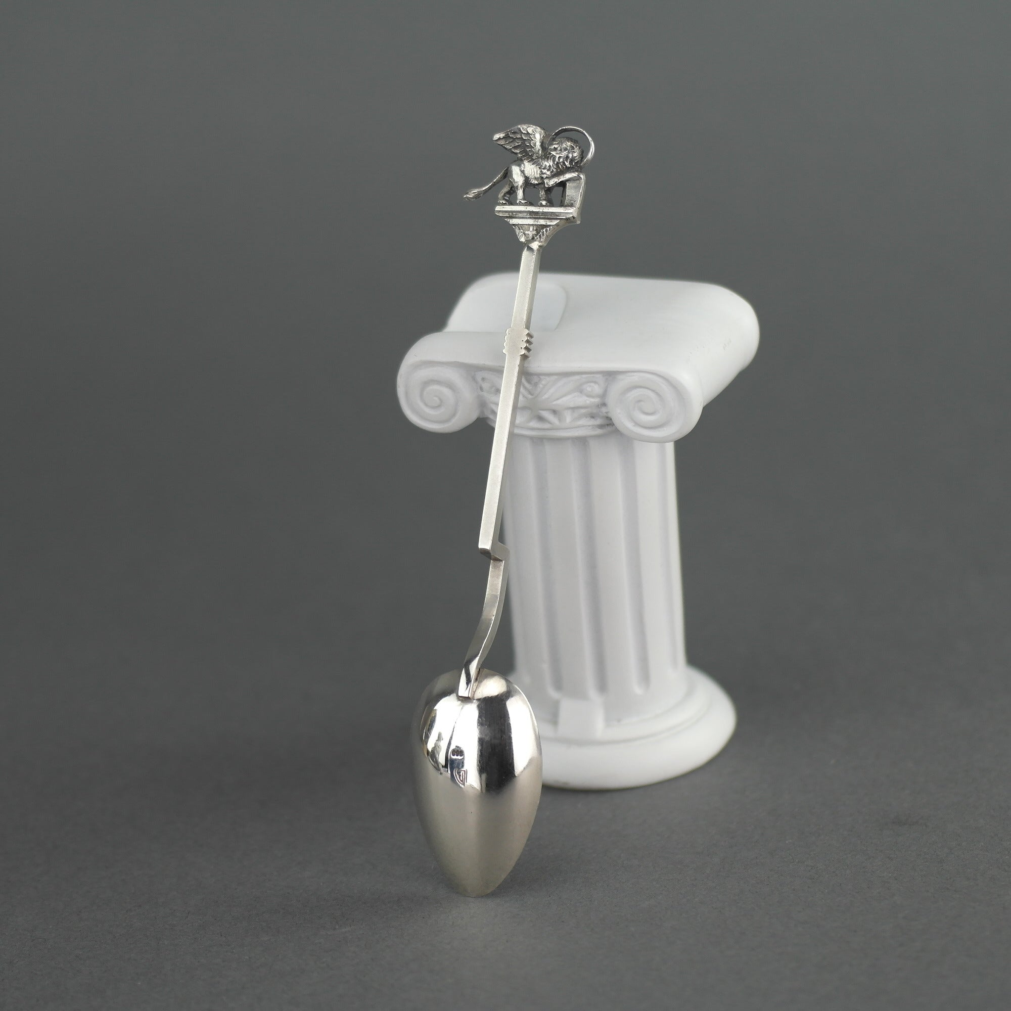 Cuadro antiguo esmaltado veneciano cuchara de plata maciza 900 El León de San Marcos en la parte superior