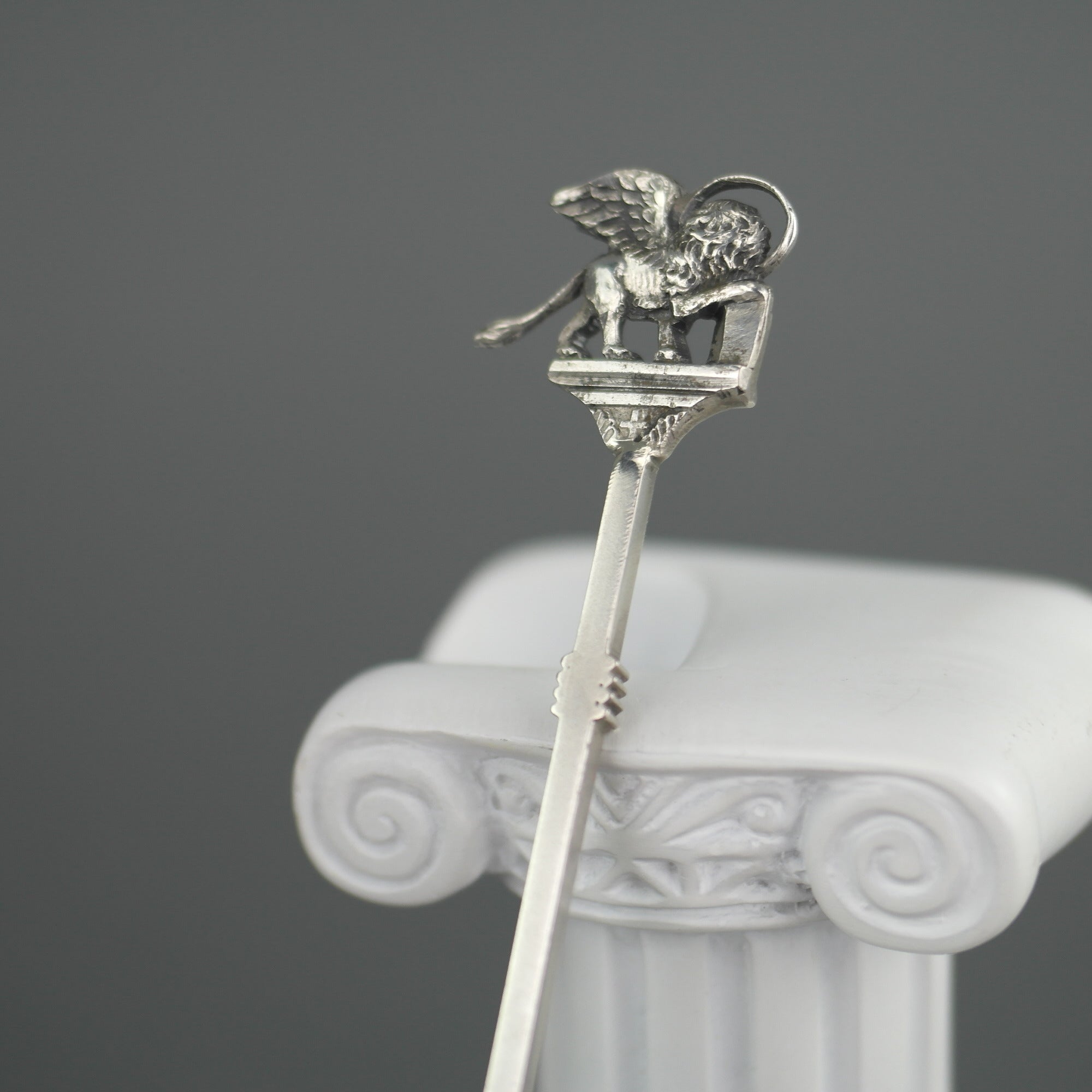 Cuadro antiguo esmaltado veneciano cuchara de plata maciza 900 El León de San Marcos en la parte superior