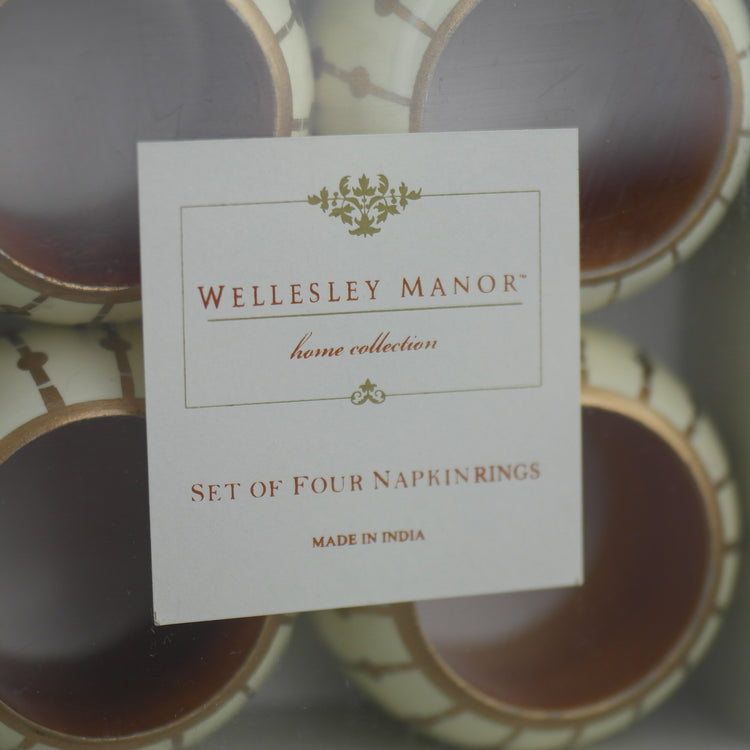 Vintage Wellesley Manor Set mit vier Serviettenringen in Box aus Holz in der Farbe Weißgold