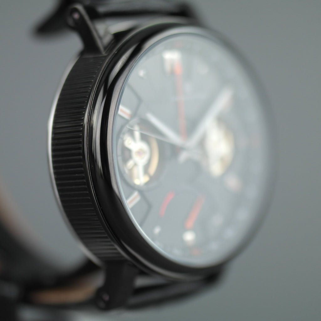 Constantin Weisz Automatik-Armbanduhr mit doppeltem Herz, ganz in Schwarz und Lederarmband