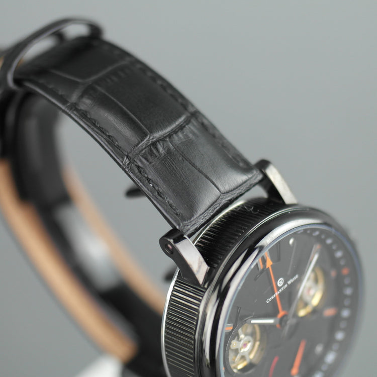 Constantin Weisz Automatik-Armbanduhr mit doppeltem Herz, ganz in Schwarz und Lederarmband