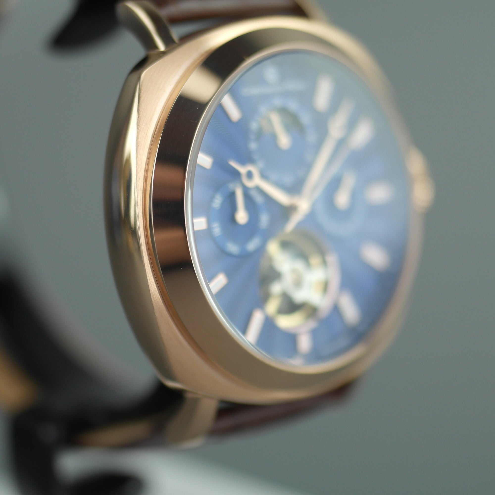 Constantin Weisz Limited Edition, automatische, vergoldete Armbanduhr mit marineblauem Zifferblatt und Lederarmband