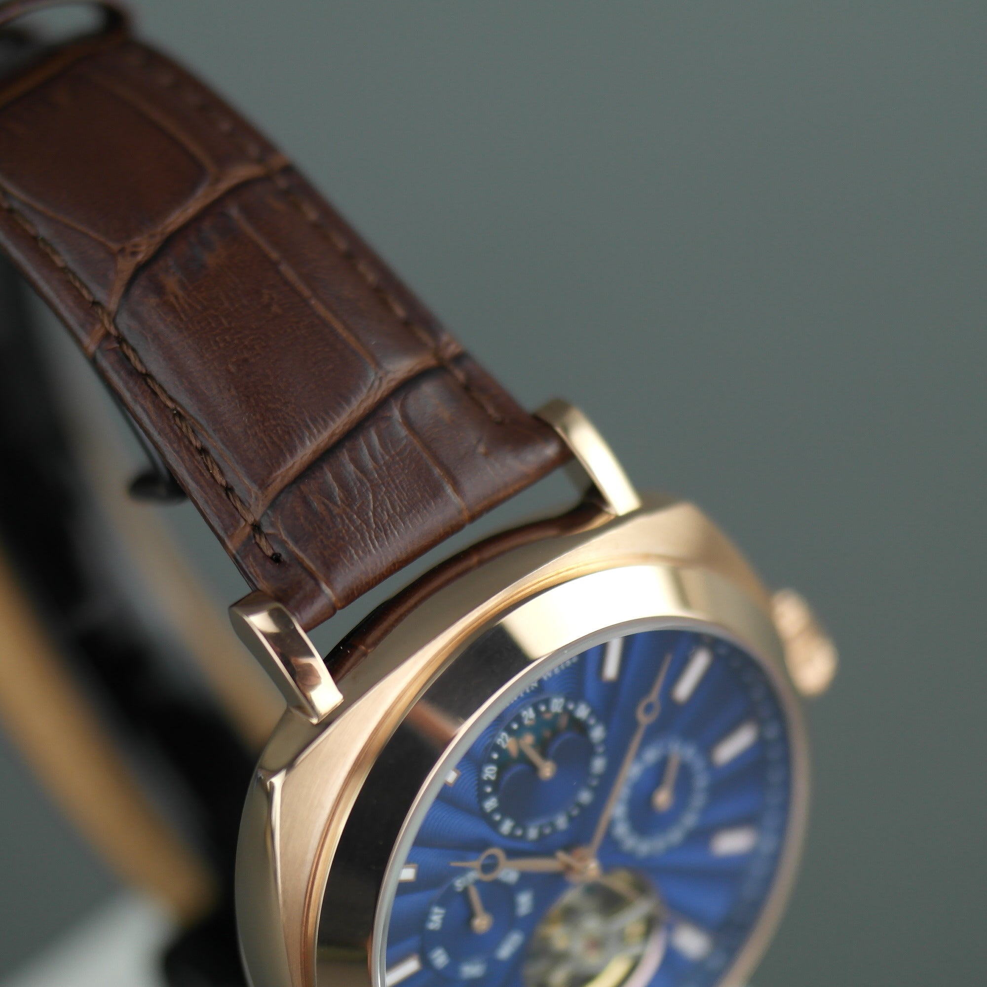 Constantin Weisz Limited Edition, automatische, vergoldete Armbanduhr mit marineblauem Zifferblatt und Lederarmband