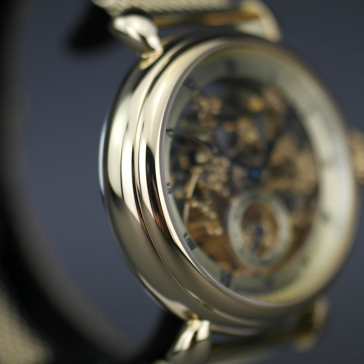 Constantin Weisz Vergoldete Automatik-Armbanduhr mit skelettiertem Zifferblatt und Milanaise-Armband