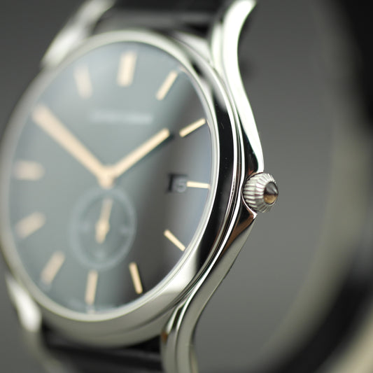 Emporio Armani Classic Swiss Edelstahl-Armbanduhr mit Lederarmband