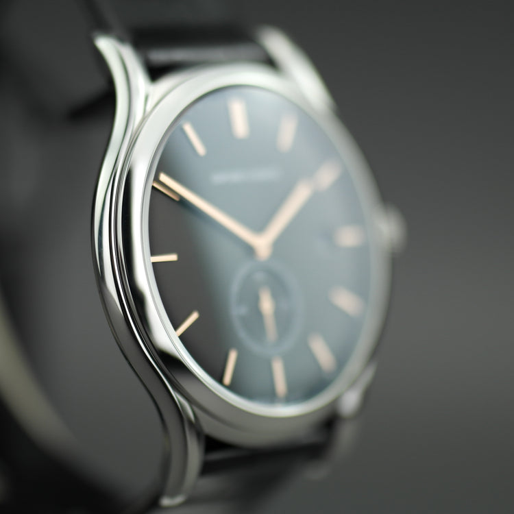 Emporio Armani Classic Swiss Edelstahl-Armbanduhr mit Lederarmband