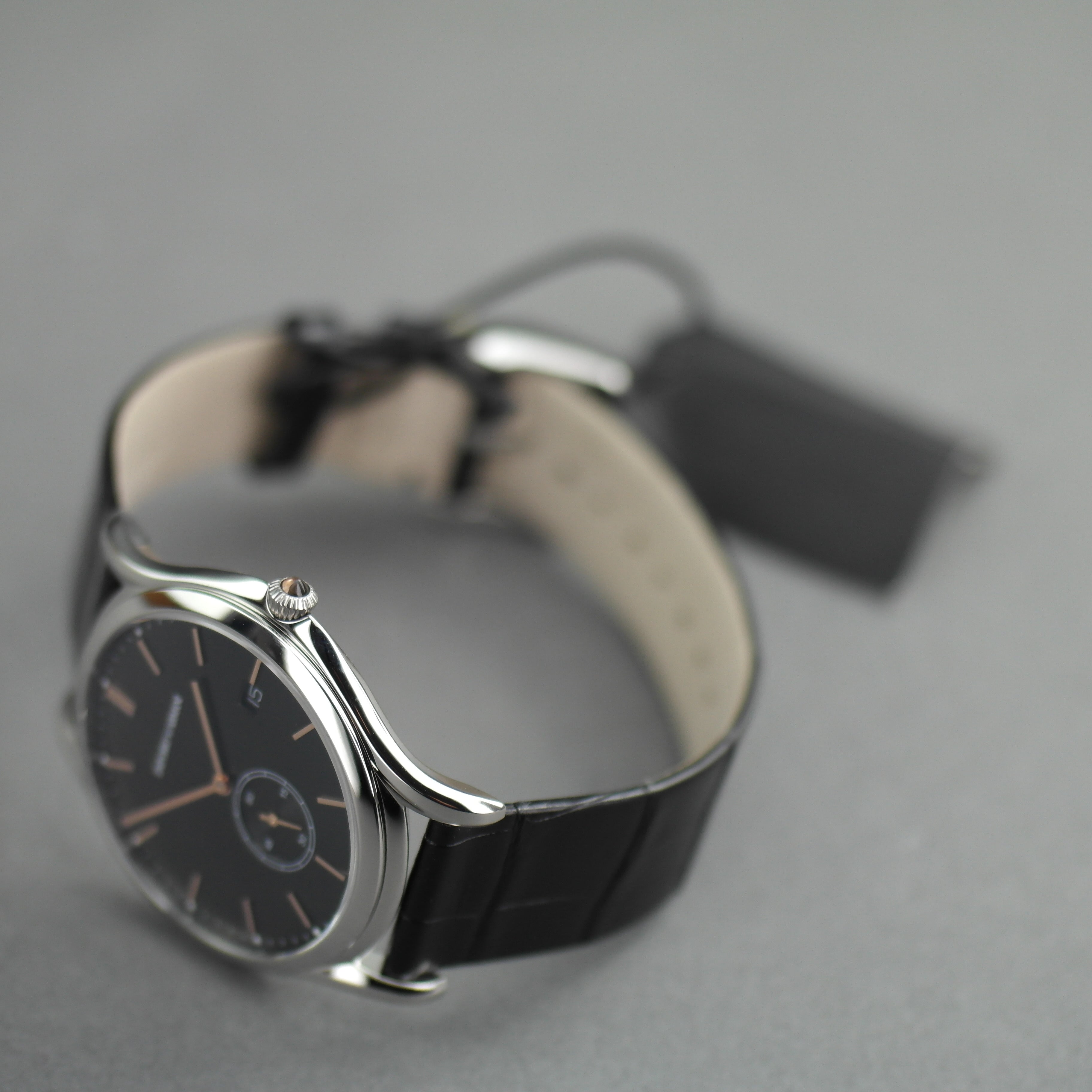 Emporio Armani Classic Swiss Reloj de pulsera de acero inoxidable con correa de cuero