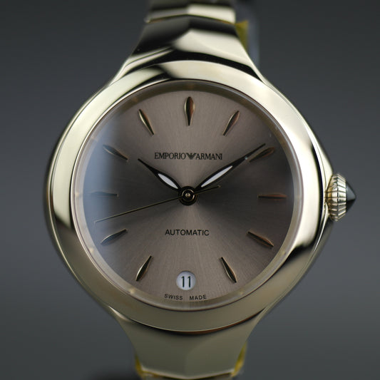 Reloj Emporio Armani Swiss Made Automático Classic Fluid Deco Light Gold para mujer