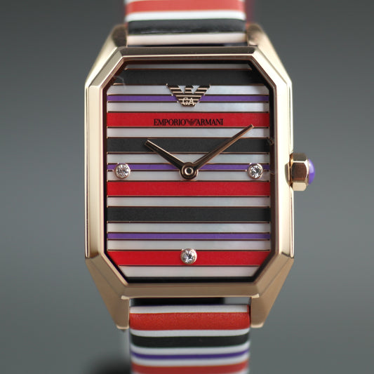 Emporio Armani Zweizeiger-Armbanduhr mit mehrfarbig gestreiftem Lederarmband und Zifferblatt