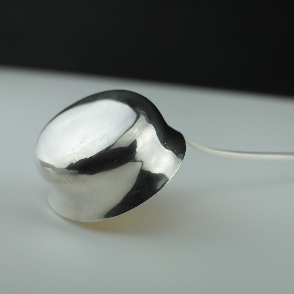 Cucharón grande alemán antiguo de plata maciza Hanau 800 Knauer CR