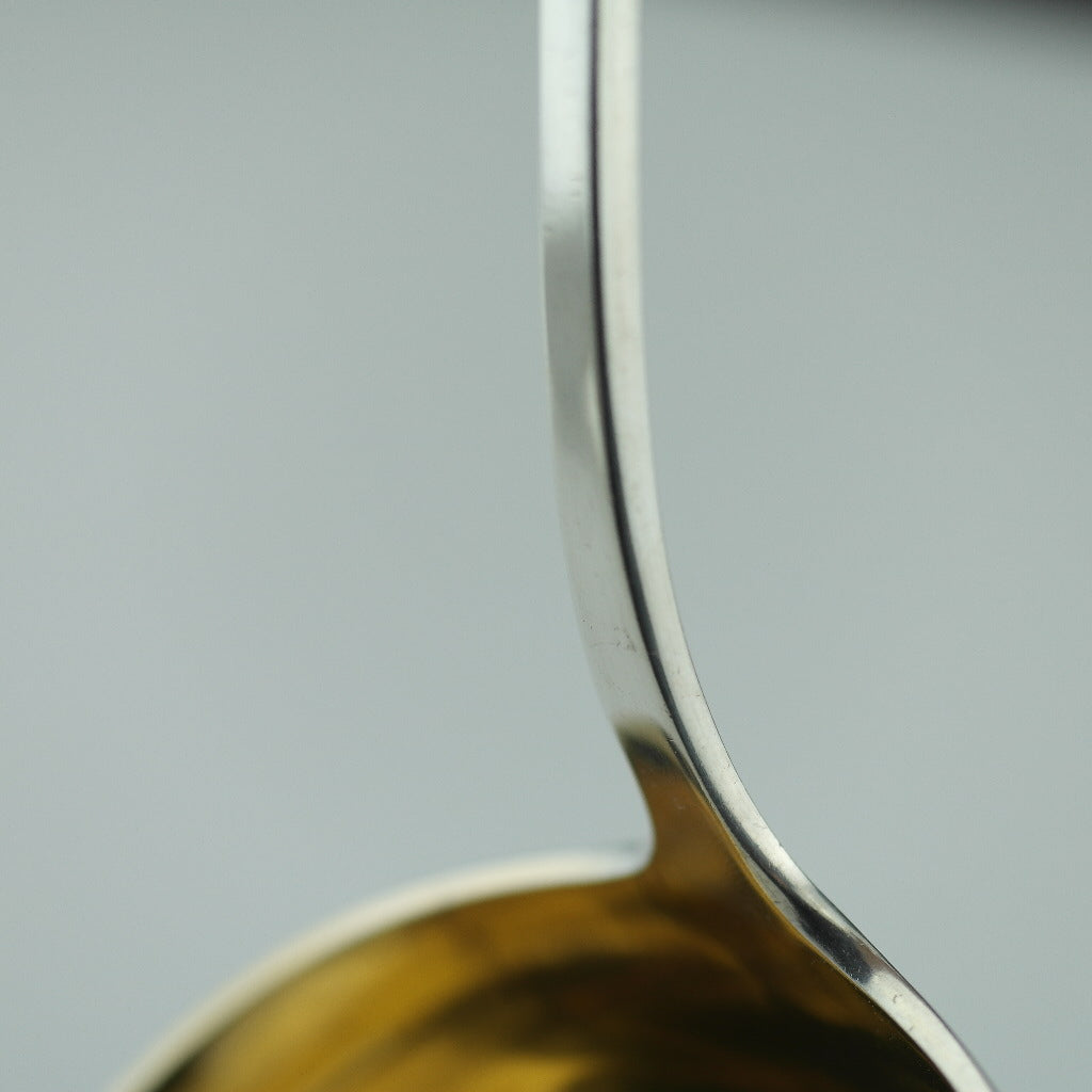 Cucharón grande alemán antiguo de plata maciza Hanau 800 Knauer CR