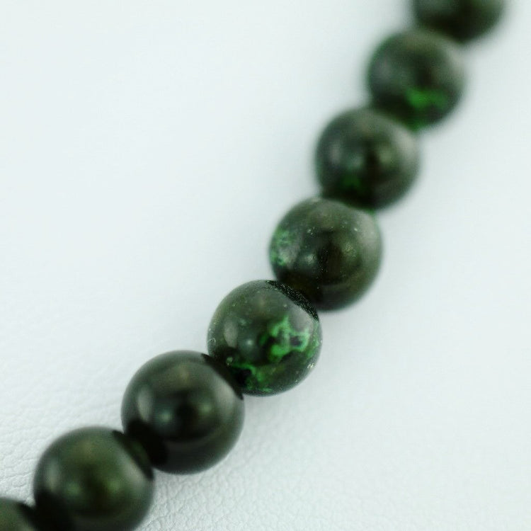 Antike Halskette aus Jade-Nephrit-Perlen mit Sterling-Verschluss
