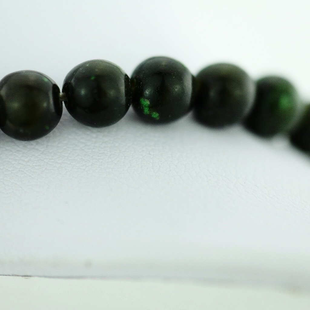 Antike Halskette aus Jade-Nephrit-Perlen mit Sterling-Verschluss