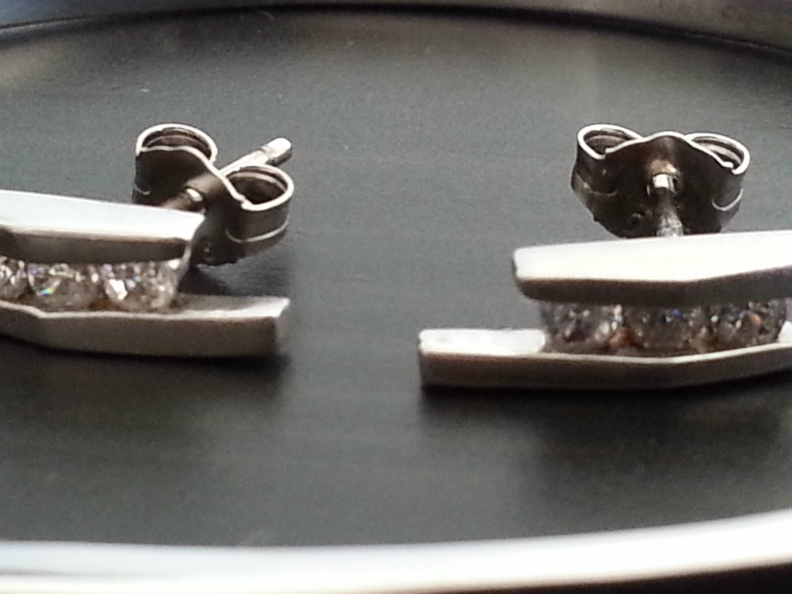 Conjunto moderno de pulsera y pendientes de plata de ley con circonitas cúbicas. 