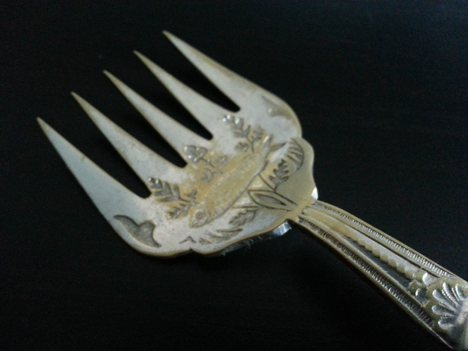 Antique silver plated ornamented fish fork mother of pearl handle MOP Nacre