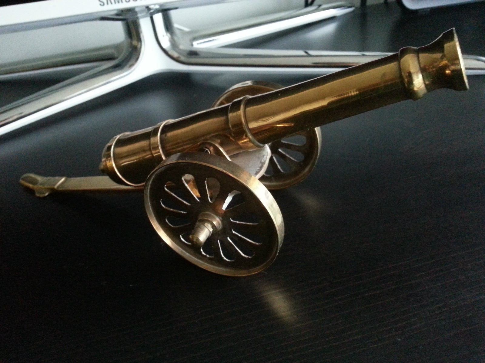 Vintage model Antique cannon brass statue Great British Empire