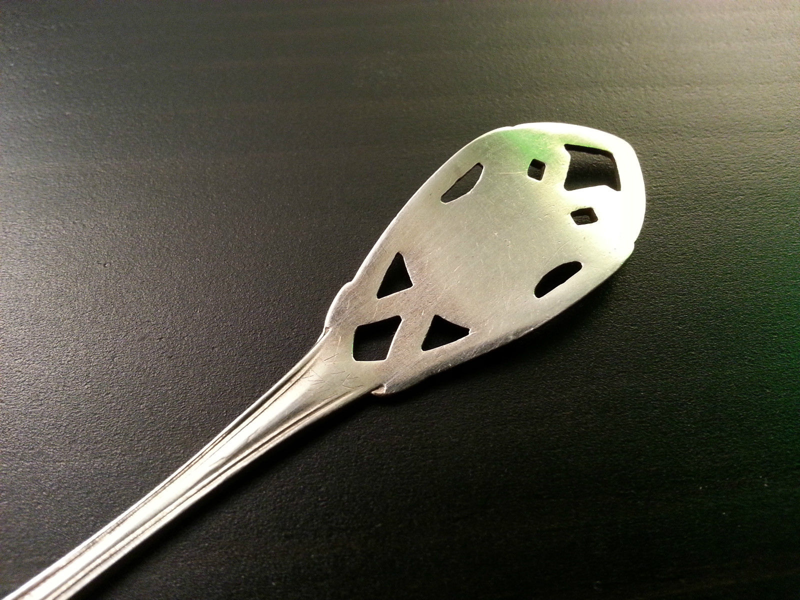 Cuchara antigua de plata maciza ornamentada del siglo XX Roden Bros LTD Canadá