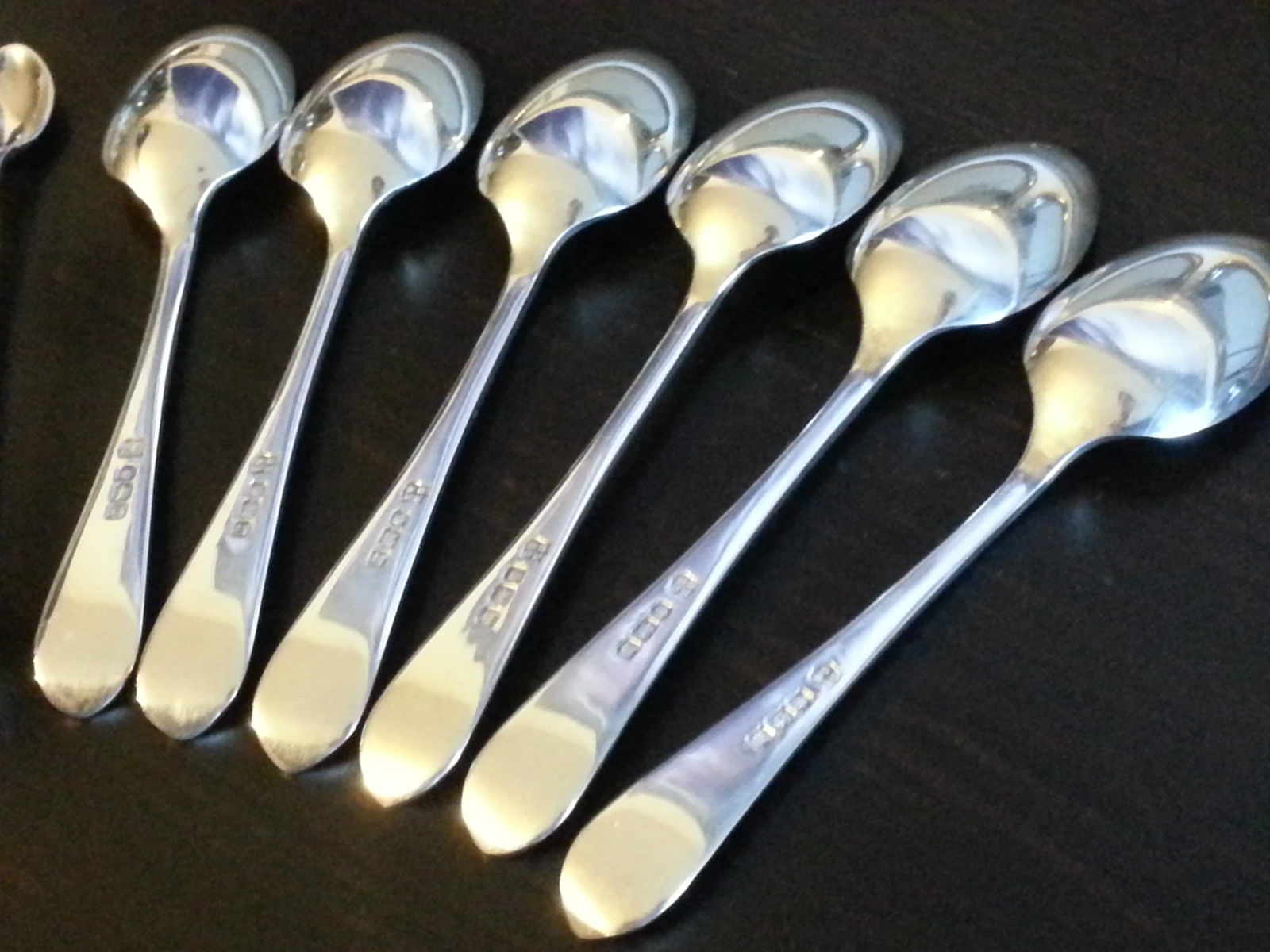 Antiguo juego de seis cucharas y pinzas de plata de ley de 1914 Sheffield