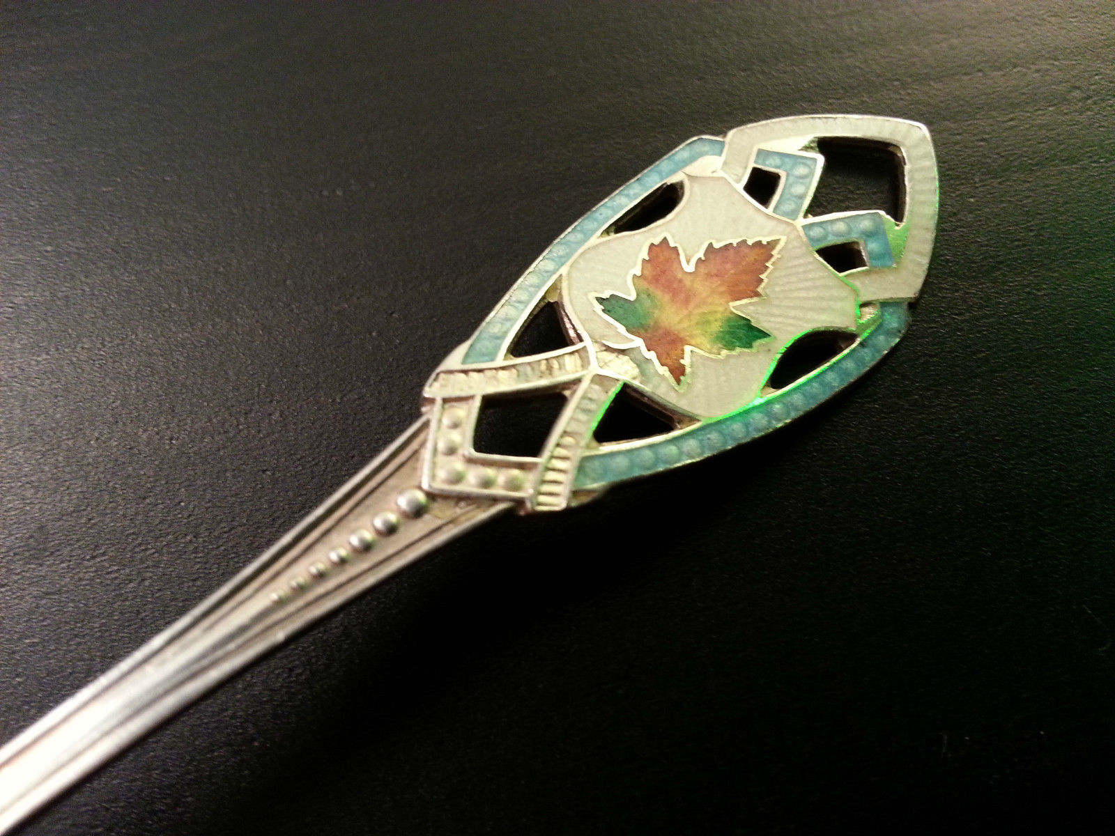 Cuchara antigua de plata maciza ornamentada del siglo XX Roden Bros LTD Canadá