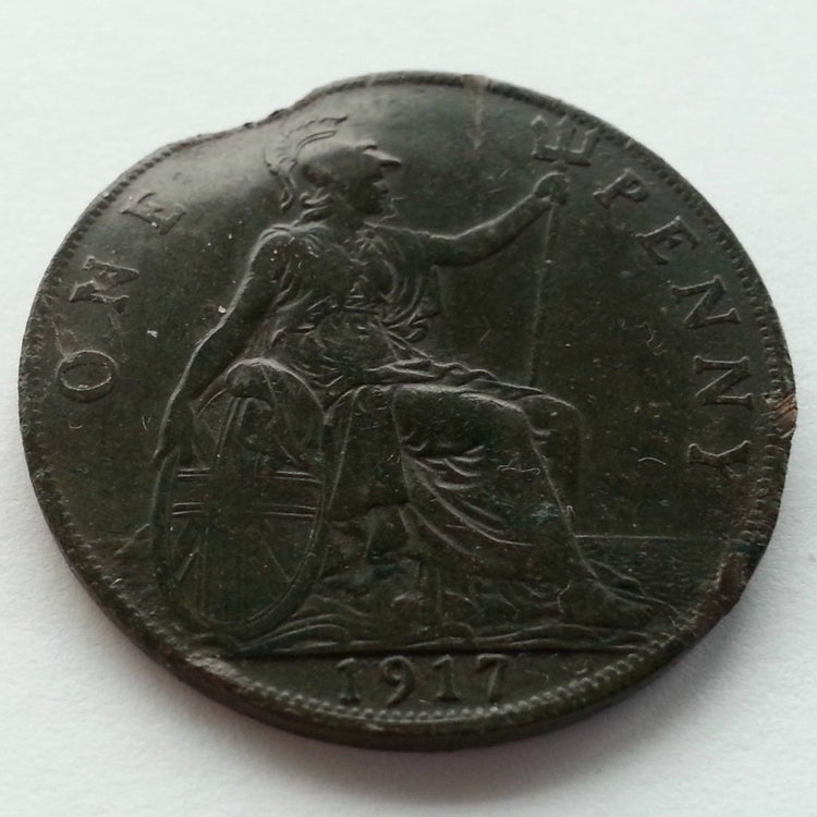 Antike 1-Penny-Münze von George V. Britisches Empire aus dem Jahr 1917 mit grüner Patina