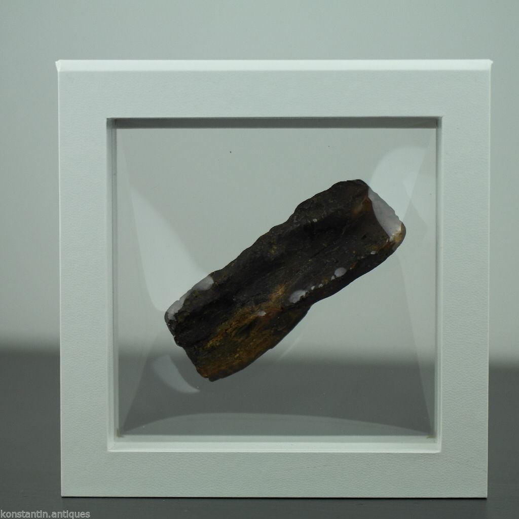 Marco expositor caja polipiel blanca con membrana transparente 100x100x25